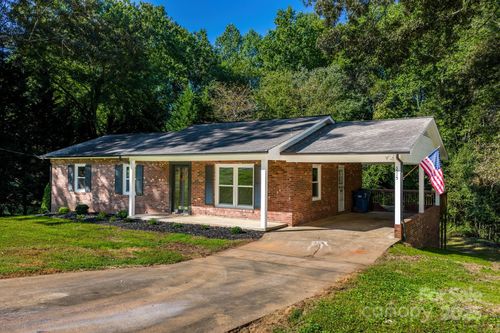 3515 12th Street Dr Ne, Hickory, NC, 28601-8201 | Card Image