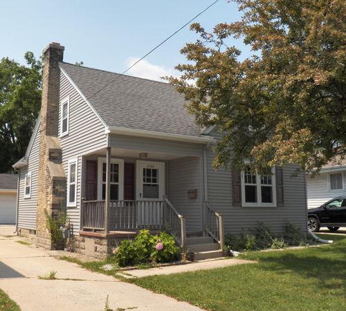 1244 N 8th St, Manitowoc, WI, 54220-2857 | Card Image