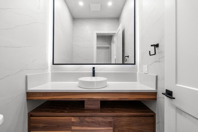 1415 Pipeline Pl, House other with 8 bedrooms, 9 bathrooms and 4 parking in Coquitlam BC | Image 17