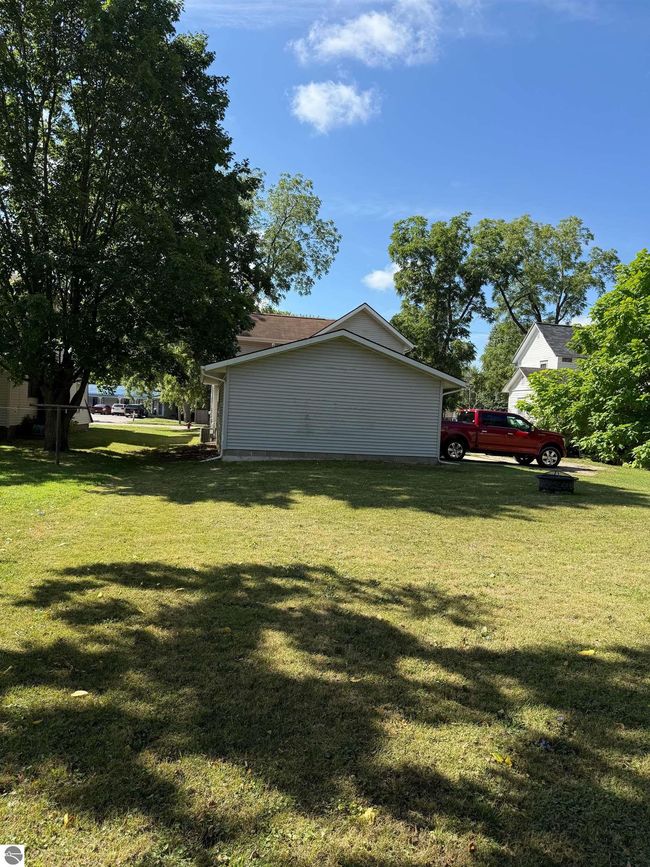 811 E Center St, House other with 3 bedrooms, 2 bathrooms and null parking in Ithaca MI | Image 16