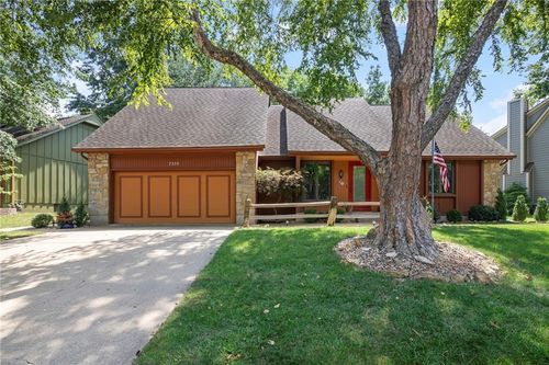 7309 W 112th St, Overland Park, KS, 66210-2651 | Card Image