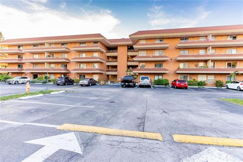 apt-b2005-17600 Nw 68th Ave, Hialeah, FL, 33015-4091 | Card Image