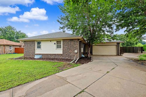 9320 E Barron Cir, Wichita, KS, 67207-3708 | Card Image