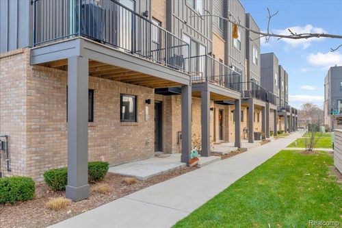 1061 Hampton Cir, Detroit, MI, 48207-5069 | Card Image