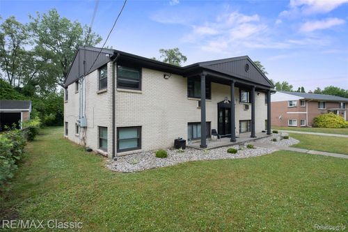 3241 Marshall Ave Se, Grand Rapids, MI, 49508-2489 | Card Image