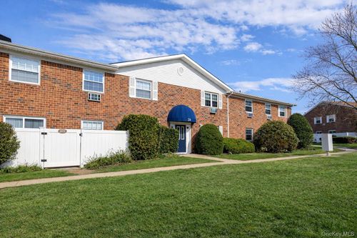 24-o-460 Old Town Rd, Port Jefferson Station, NY, 11776-2200 | Card Image