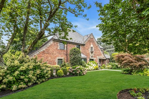 57 Aldershot Ln, Manhasset, NY, 11030-3724 | Card Image