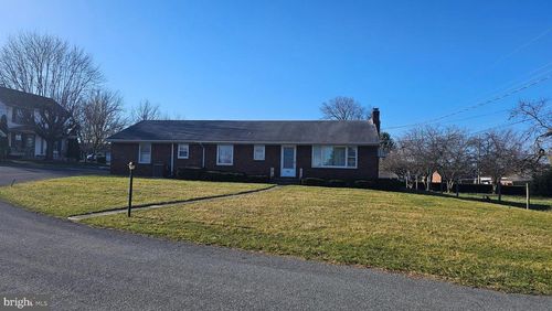 204 Walnut St, GREENCASTLE, PA, 17225 | Card Image