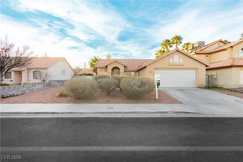 5525 Rock Creek Ln, Las Vegas, NV, 89130-1949 | Card Image
