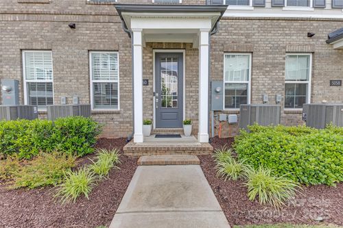5060 Harrowsmith Ln, Charlotte, NC, 28204-4301 | Card Image
