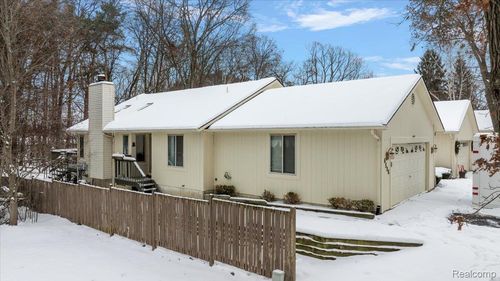 1-6586 Pontiac Lake Rd, Waterford, MI, 48327-1753 | Card Image