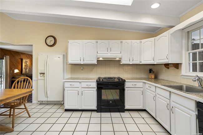 6 Melrose Ct, House other with 3 bedrooms, 2 bathrooms and null parking in Commack NY | Image 4