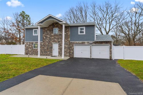 1 Linden St, Coram, NY, 11727-1113 | Card Image