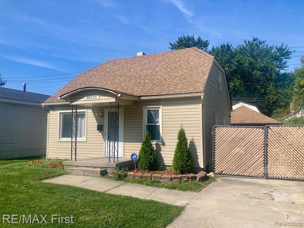 Pinehurst St, Roseville, MI 48066