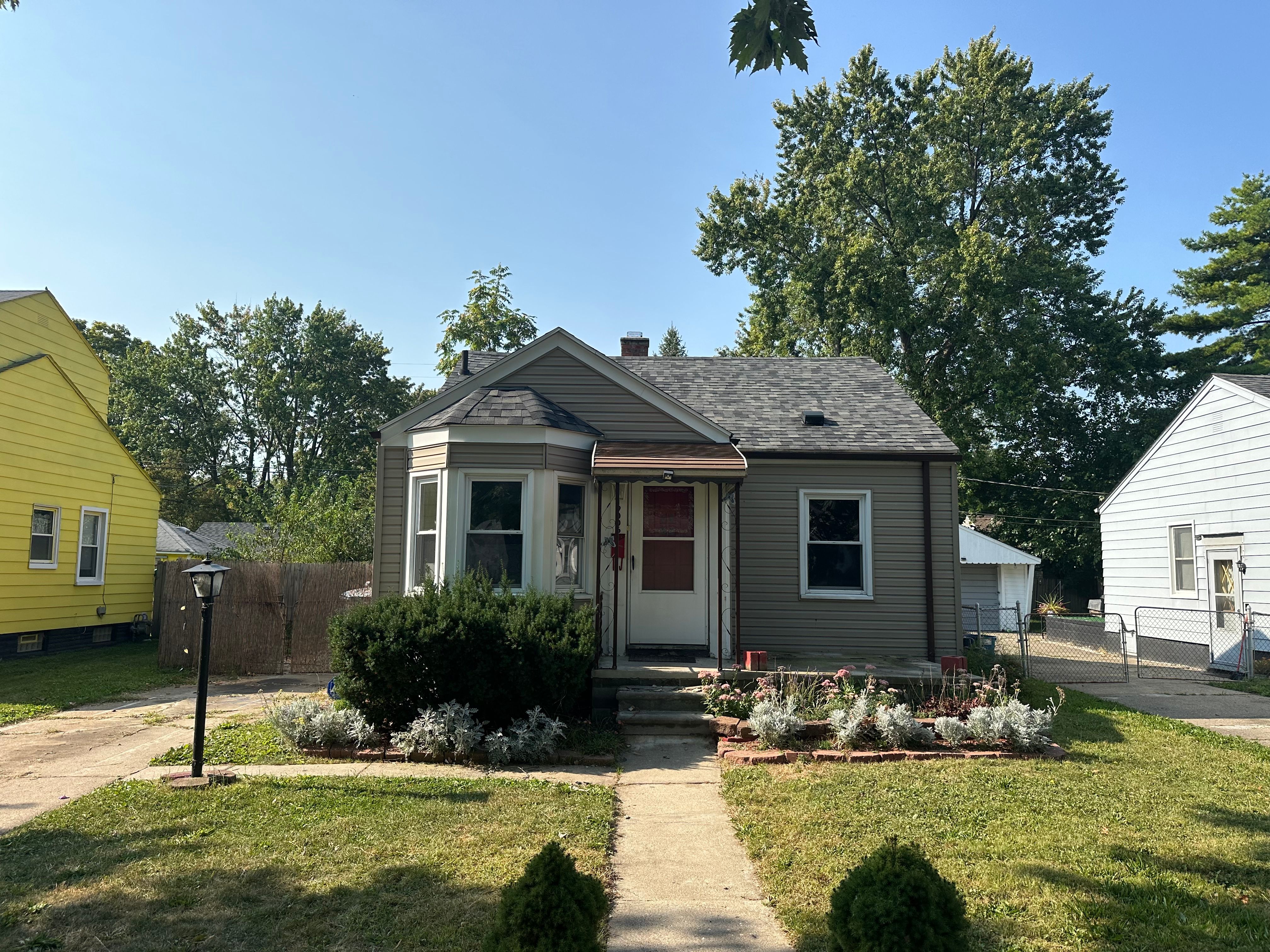 Elkhart St, Harper Woods, MI 48225