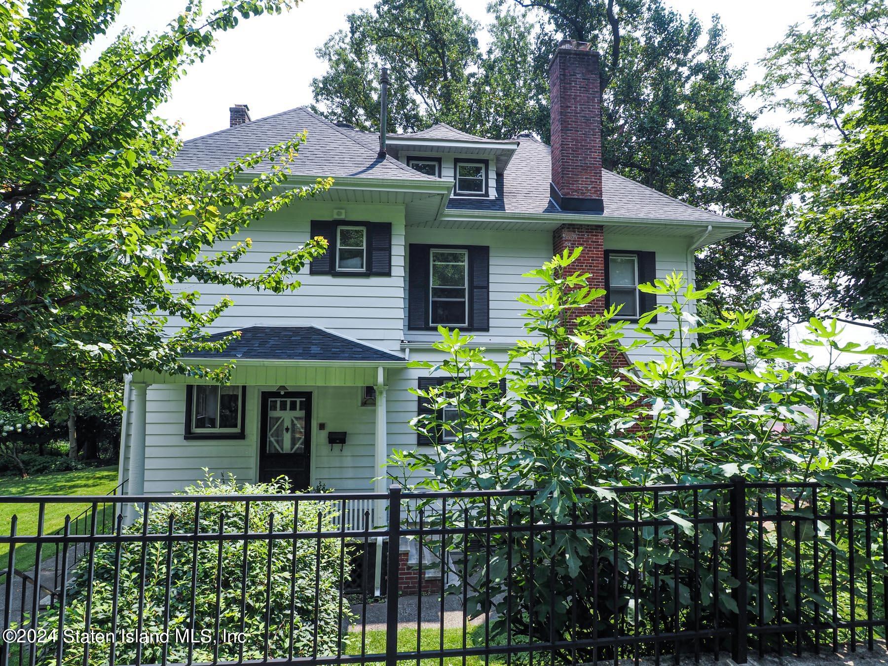 Douglas Rd, Staten Island, NY 10304