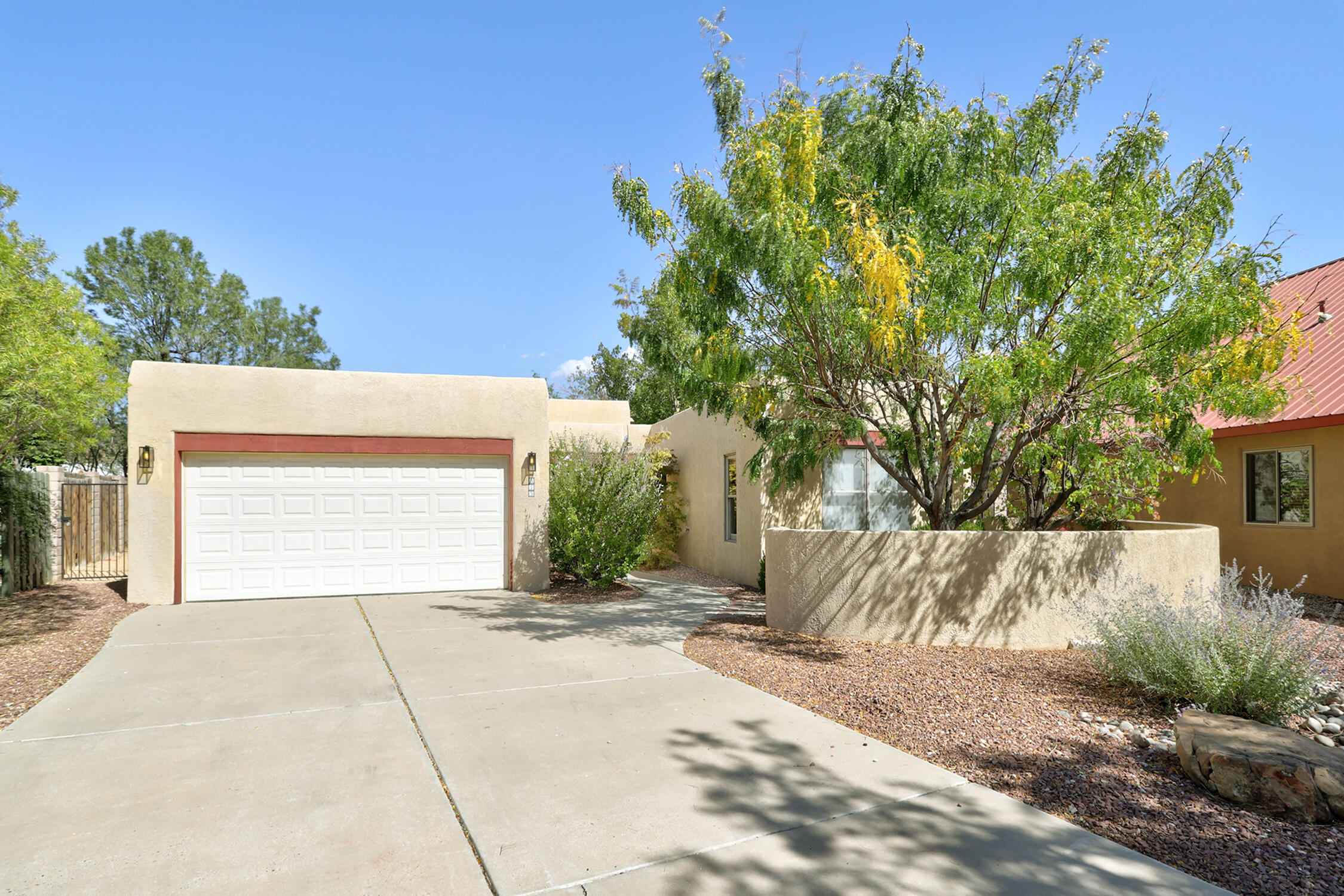 LA Chamisal Ln, Los Ranchos, NM 87107