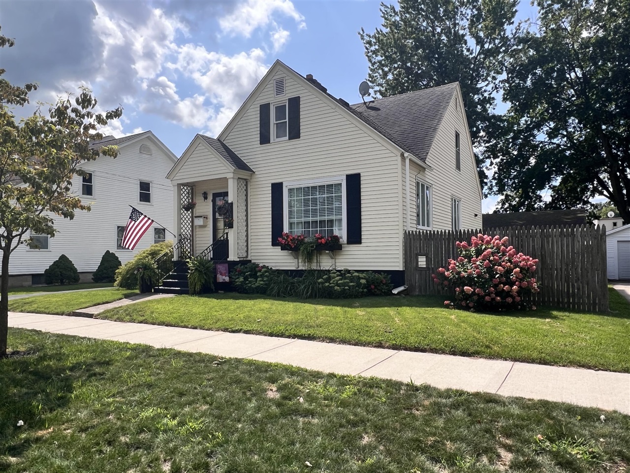 Mechanic St, Coopersville, MI 49404