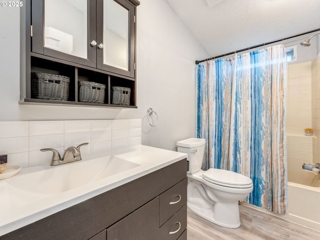Bathroom-Hall | Image 28