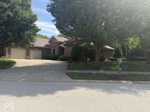 5735 Station Hill Dr, Avon, IN, 46123-7357 | Card Image