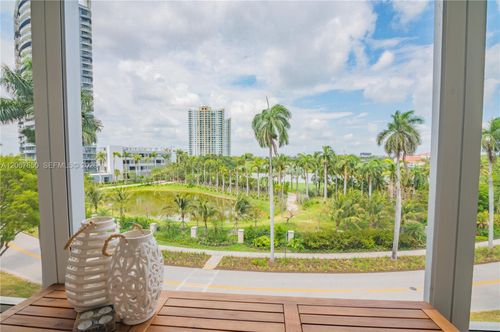 519-200 Diplomat Pkwy, Hallandale Beach, FL, 33009-3700 | Card Image