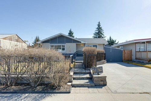 1130 34 St Se, Calgary, AB, T2A0Z8 | Card Image