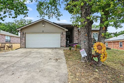 321 Pecos Dr, Weatherford, TX, 76086-3528 | Card Image