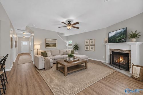 324 Acorn Grove Ln Sw, Huntsville, AL, 35824-3501 | Card Image