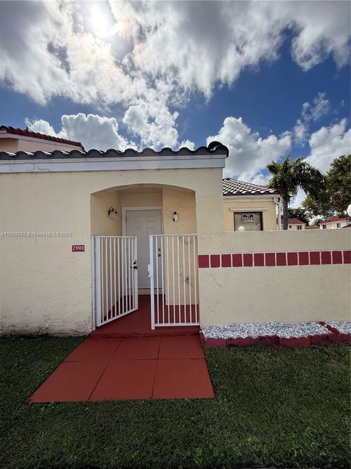 2901 San Remo Cir, Homestead, FL, 33035-1131 | Card Image