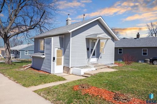 2700 E 12th St Street, Sioux Falls, SD, 57103 | Card Image