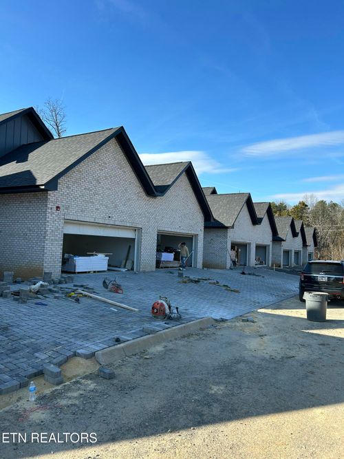 623 October Glory Ln, Knoxville, TN, 37934-2313 | Card Image