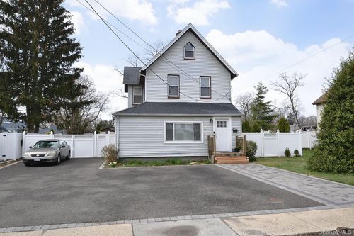 25 Hazel St, Central Islip, NY, 11722-2909 | Card Image