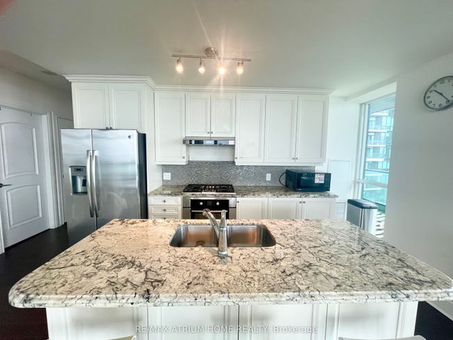 4905 - 33 Bay St, Condo with 3 bedrooms, 2 bathrooms and 1 parking in Toronto ON | Image 9