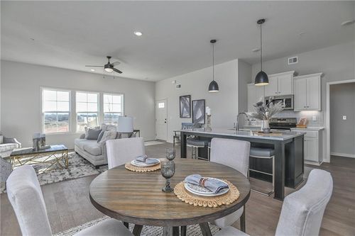 125 S Diane Dr, Olathe, KS, 66061-5129 | Card Image