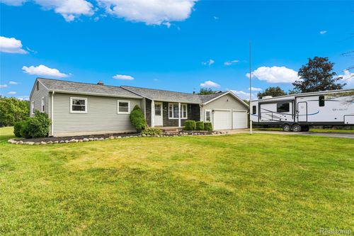 10499 E Potter Rd, Davison, MI, 48423-8164 | Card Image
