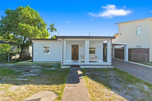 580 E 44th St, Hialeah, FL, 33013-1914 | Card Image