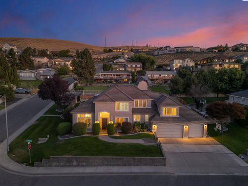 3501 W 42nd Ave, Kennewick, WA, 99337-2676 | Card Image