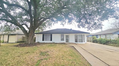 210 Brigadoon Ln, Friendswood, TX, 77546-3724 | Card Image