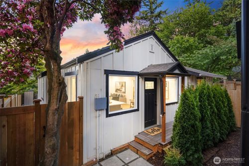 11550 22nd Ave Ne, Seattle, WA, 98125-5202 | Card Image