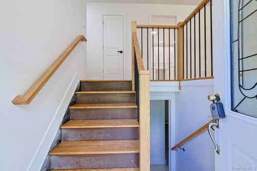 3 Carroll Dr, Highland Mills, NY, 10930-2204 | Card Image