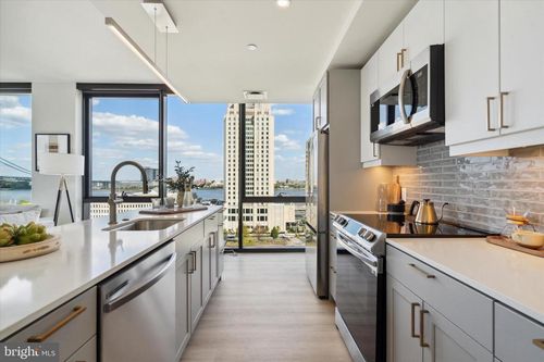 apt-402-5-1 Dock St, PHILADELPHIA, PA, 19106-3947 | Card Image