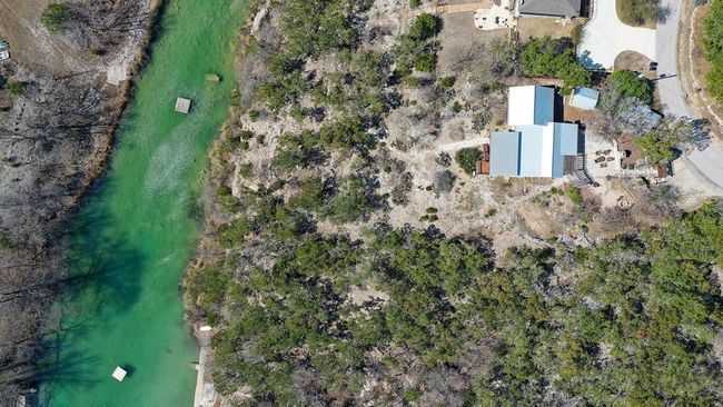 205 Cedar Cliff Loop, Home with 3 bedrooms, 2 bathrooms and 1 parking in Hunt TX | Image 4