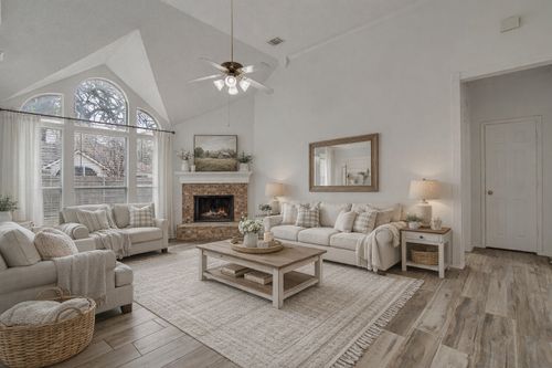 2525 Greenhaven Dr, Burleson, TX, 76028-6391 | Card Image