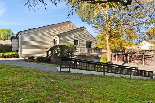 apt-b-43 Jefferson Oval, Yorktown Heights, NY, 10598-1316 | Card Image