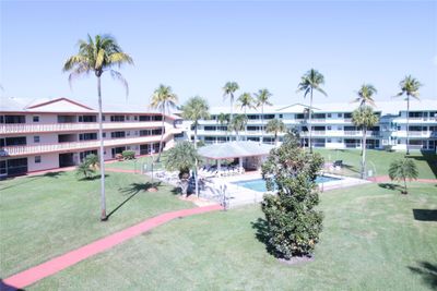 K-321 - 5300 Washington St, Condo with 2 bedrooms, 2 bathrooms and null parking in Hollywood FL | Image 3