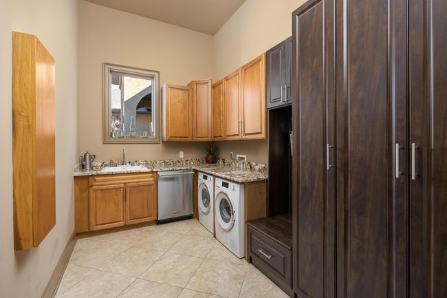 Main Level Butlers Pantry, with Laundry | Image 64