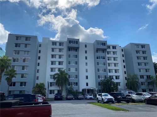 c609-9001 Sw 77th Ave, Miami, FL, 33156-7647 | Card Image