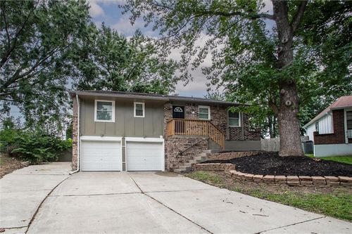 2300 Nw Chatham Pl, Blue Springs, MO, 64015-2906 | Card Image