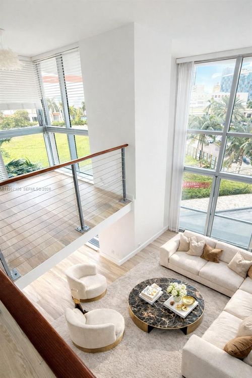 th300a-90 Sw 3rd St, Miami, FL, 33130-2995 | Card Image