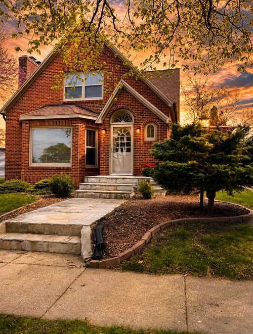 608 3rd St, Parkersburg, IA, 50665-2062 | Card Image